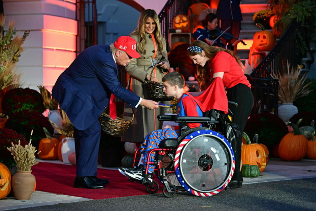 Halloween w Białym Domu 2025: Trump rozdaje dzieciom słodycze