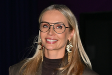 Agnieszka Woźniak-Starak zachwyca w kurtce "suede fringe jacket". Podobną kupisz za 60 złotych