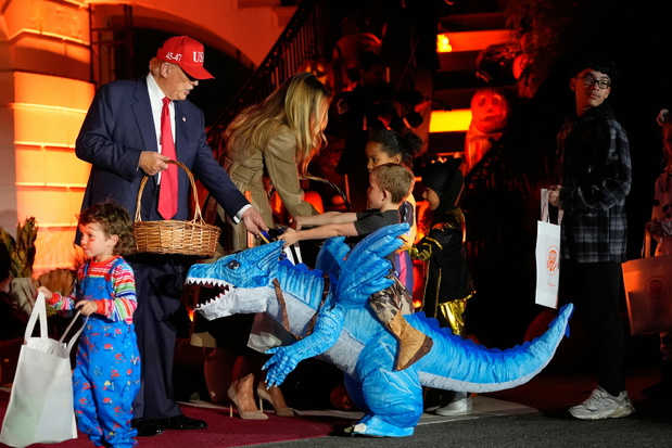 Halloween w Białym Domu 2025: Trump rozdaje dzieciom słodycze
