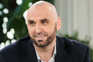Marcin Gortat jest na emeryturze i zgarnia fortunę, a niedługo zostanie ojcem. Ta kwota zwala z nóg
