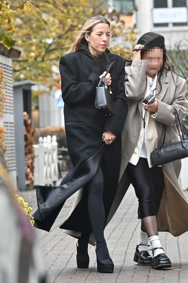 Ewa Chodakowska na spotkaniu z przyjaciółką w centrum Warszawy
