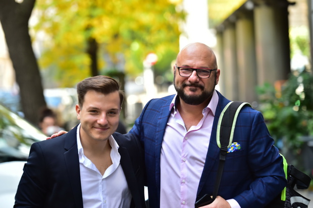 Piotr G?sowski z synem przed studiem DDTVN
