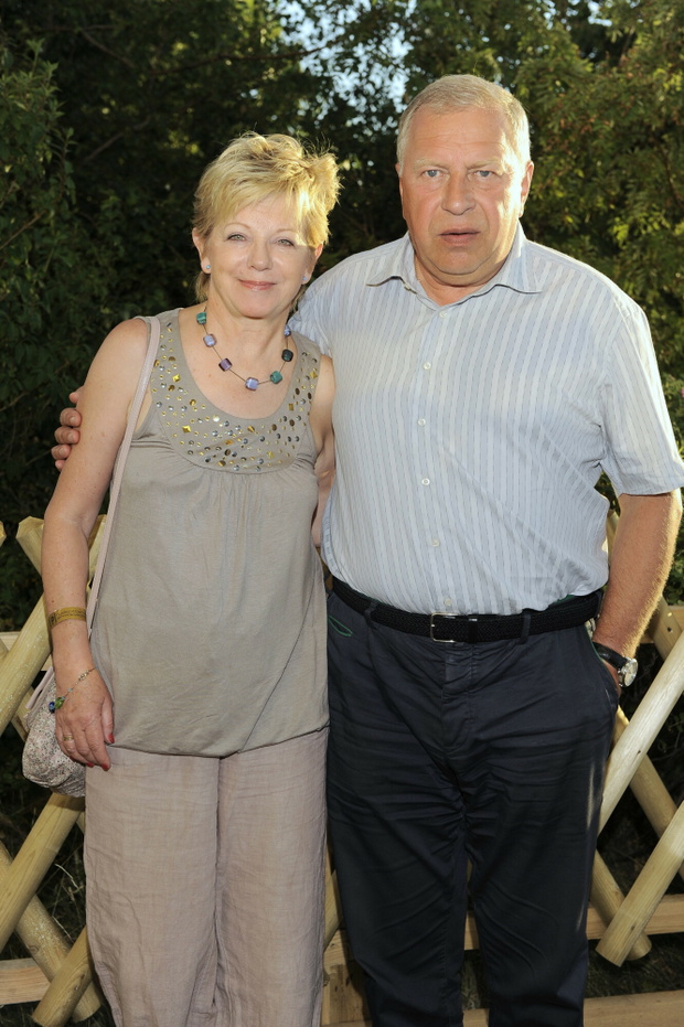 Jerzy Stuhr na pla?y z ?ona