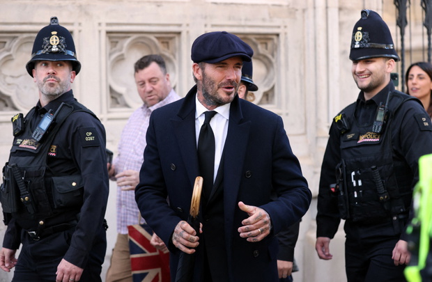 David Beckham ?egna si? z królow? El?biet? II