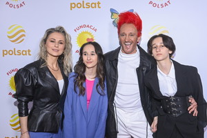 Michał Wiśniewski i Ania Świątczak z córkami na koncercie Fundacji Polsat