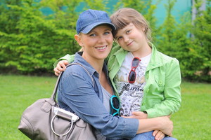 Anna Samusionek z córką w 2010 roku