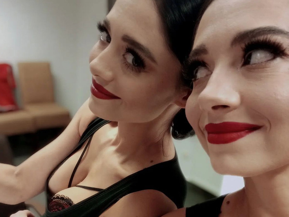 Adriana Kalska eksponuje biust na nowym zdjęciu