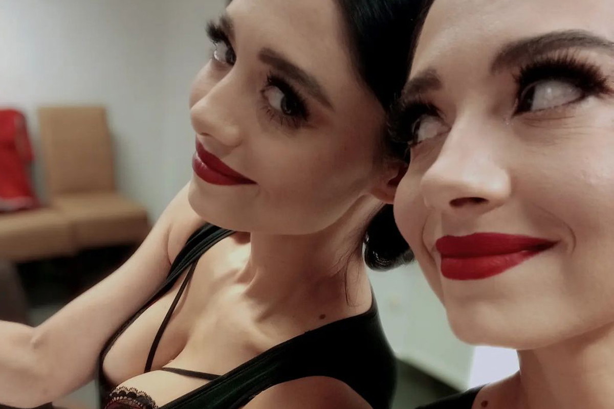 Adriana Kalska eksponuje biust na nowym zdjęciu
