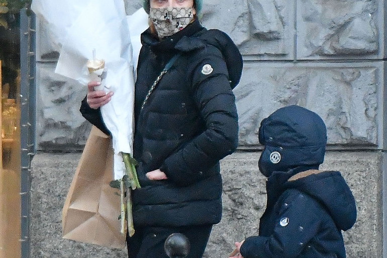 Kasia Zielińska z synami na spacerze