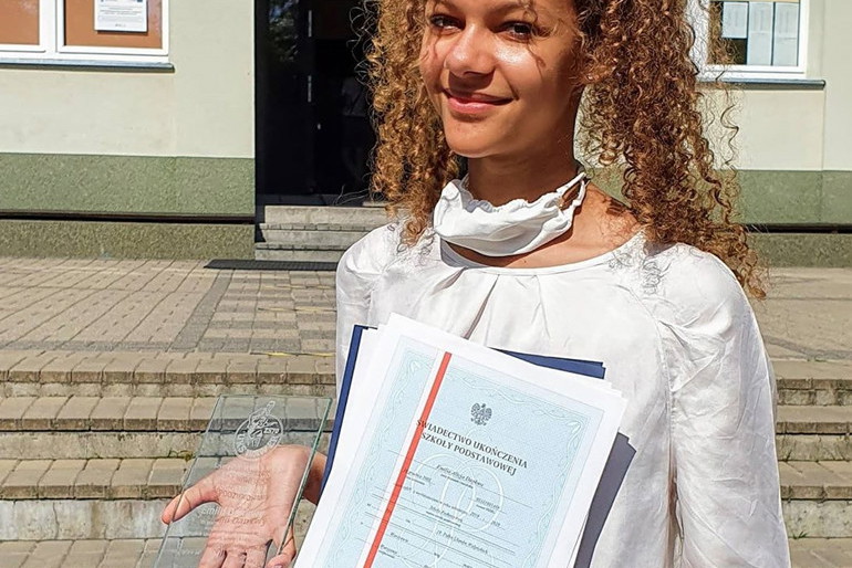 Emilia Dankwa pochwaliła się świadectwem z czerwonym paskiem