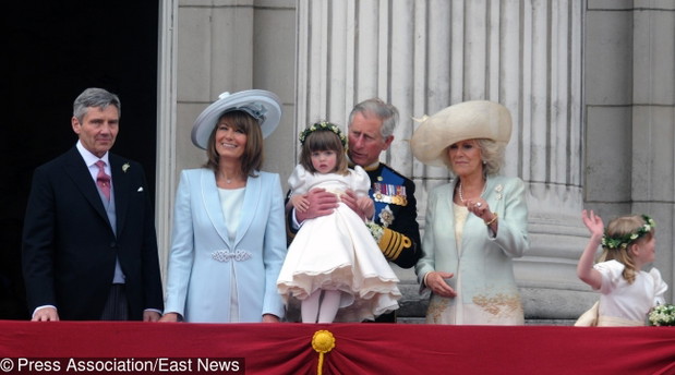 Ksi??e William z ?on? na balkonie w Buckingham Palace