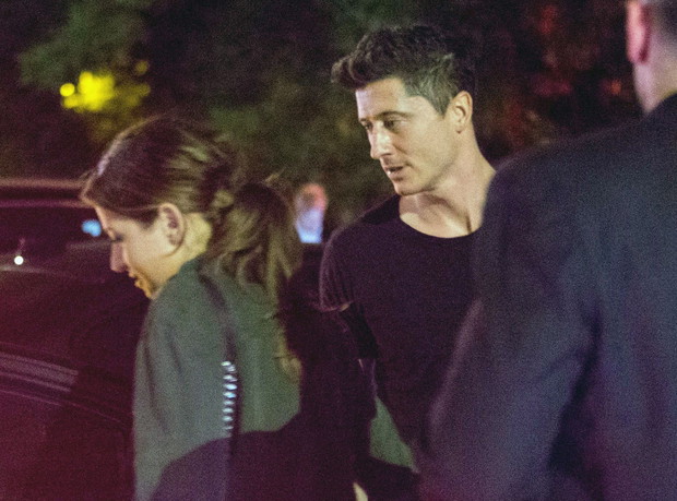 ANNAI ROBERT LEWANDOWSCY PO MECZU POLSKA RUMUNIA ZE ZNAJOMYMI BALOWALI W NA LATO