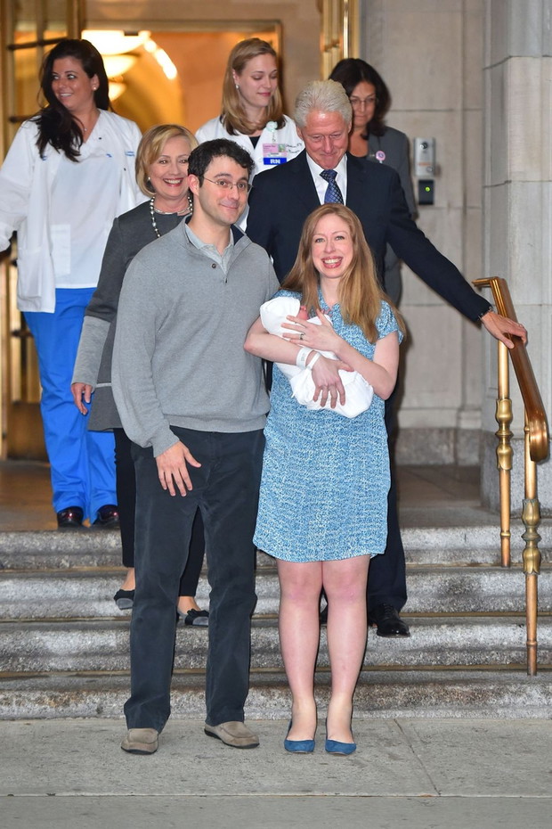 CHELSEA CLINTON WITH NEWBORN DAUGHTER AND FAMILY LEAVE HOSPITAL IN NYC