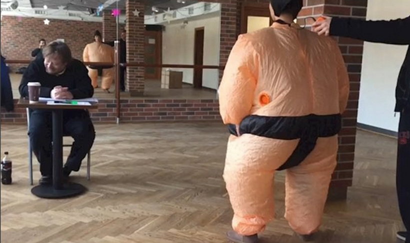 Anna Mucha jako zapaśnik sumo