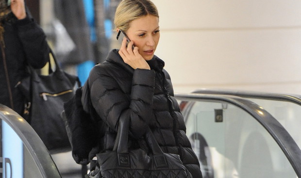 Magdalena Ogórek na zakupach w centrum handlowym