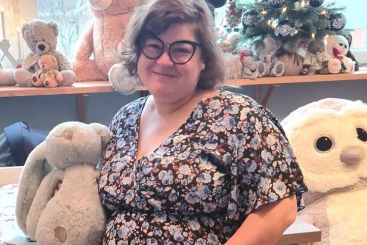 Dominika Gwit w sukience w kwiaty