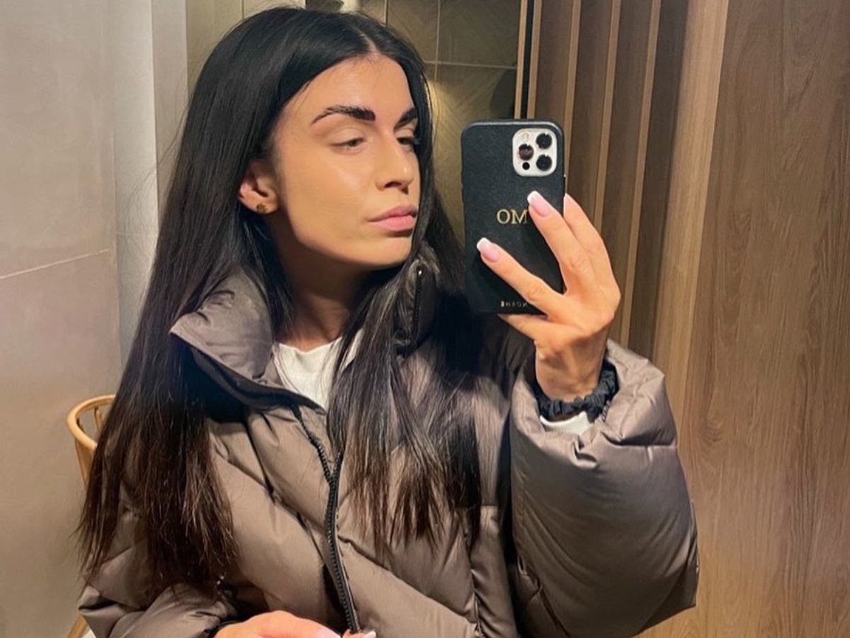 Magdalena Stępień w kurtce puchowej
