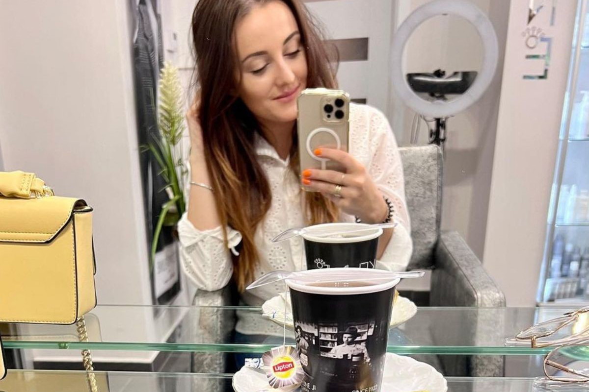 Ania Bardowska w salonie fryzjerskim