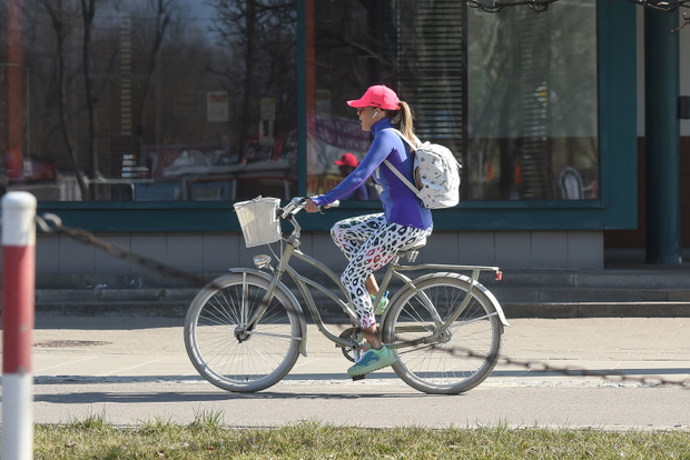 2022.02.23 WarszawaMalgorzata Rozenek na rowerzeFOT SAN/AF EOS