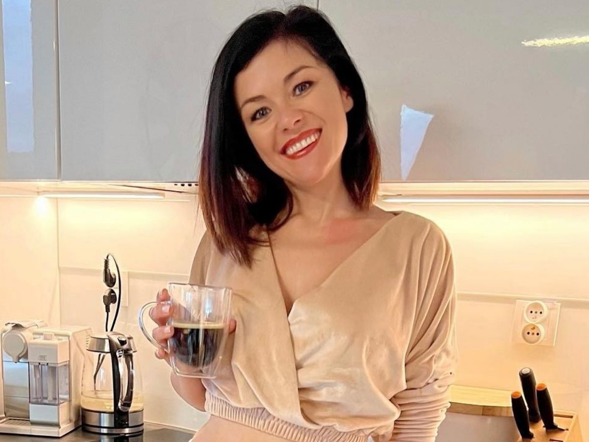 Katarzyna Cichopek w beżowym dresie