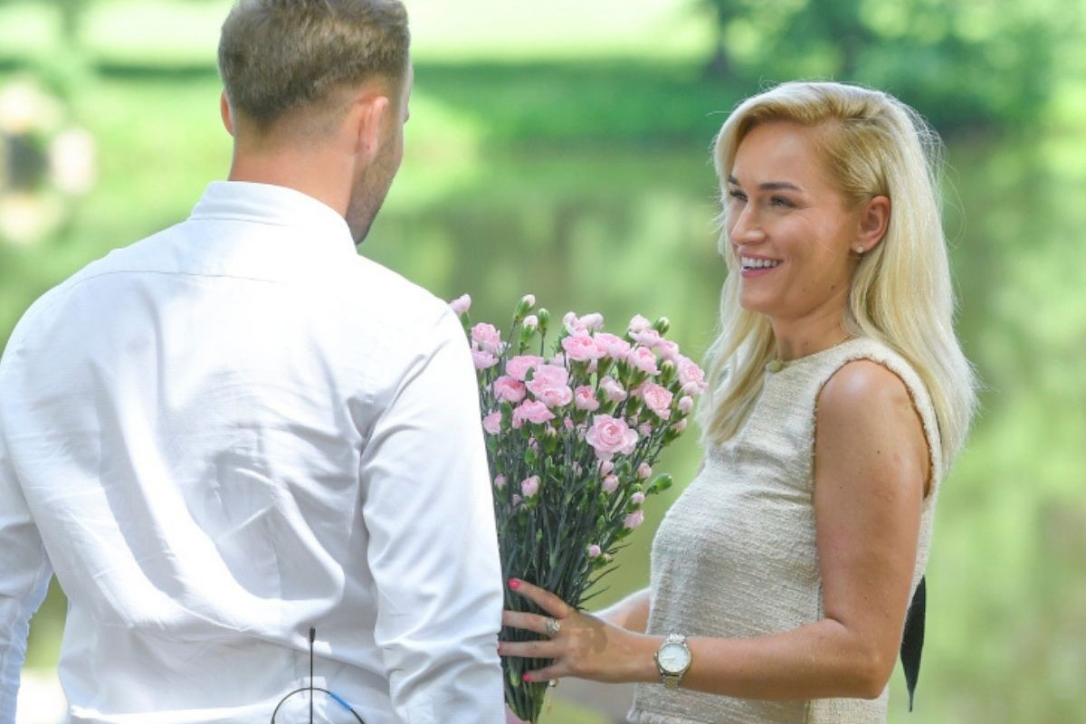 Rolnik szuka żony: Kamila dostała kwiaty od kandydata