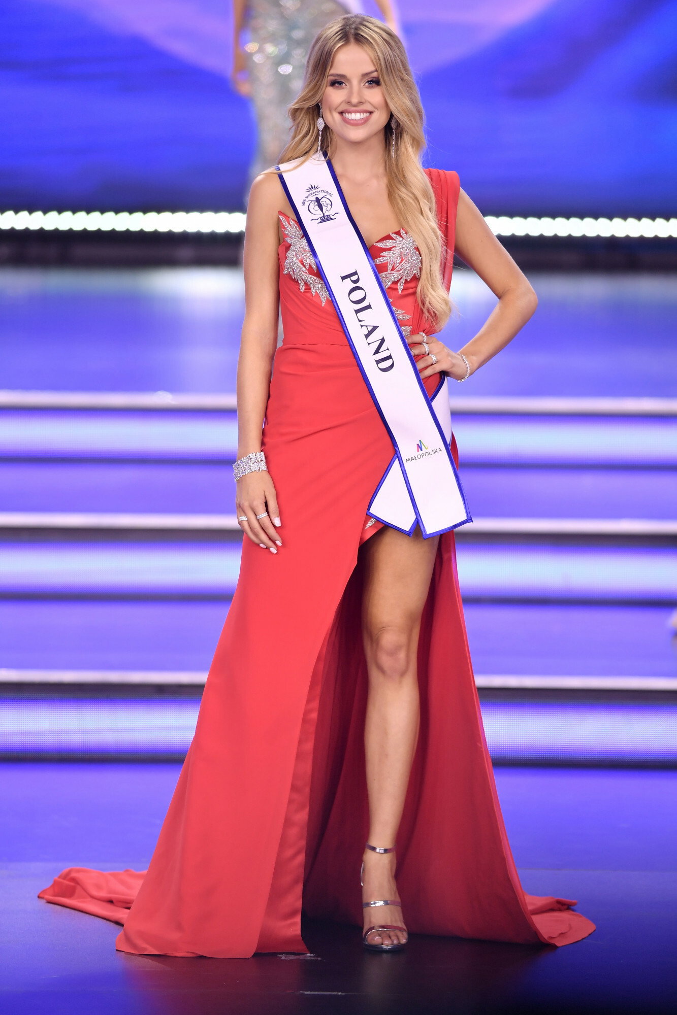 Natalia Balicka w czerwonej sukni