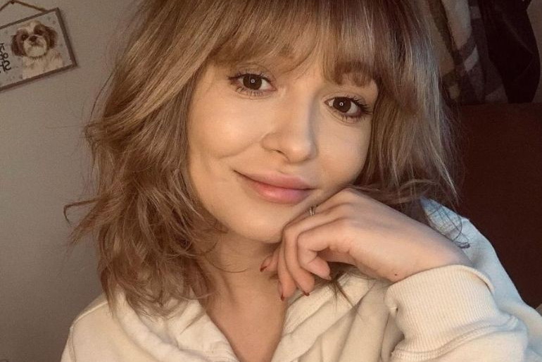 Martyna z Rolnik szuka żony w beżowej bluzie