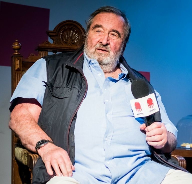 Krzysztof Kowalewski w błękitnej koszuli