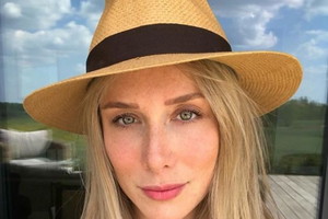 Natalia Klimas w kapeluszu