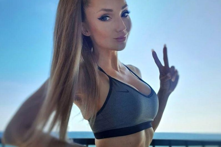 Cleo w sportowym topie