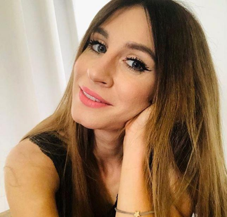 Sylwia Grzeszczak w rozpuszczonych włosach