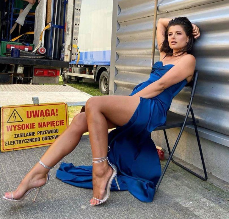 Agnieszka Sienkiewicz w niebieskiej sukni