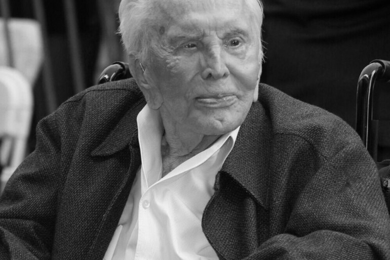Kirk Douglas czarno białe zdjęcie