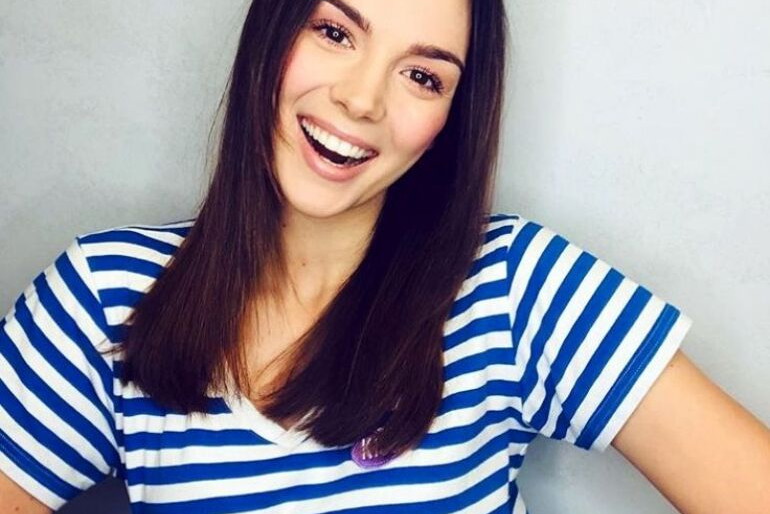 Paulina Krupińska w bluzce w paski