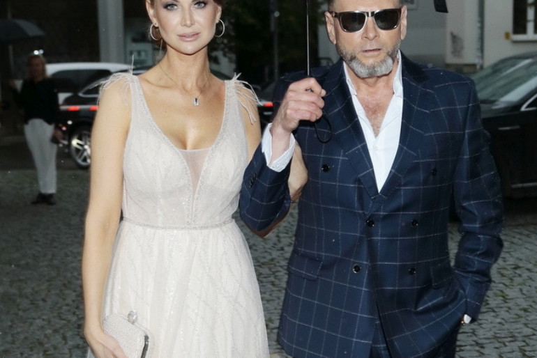 Maja Plich w jasnej sukni i Krzysztof Rutkowski w garniturze