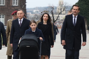 Andrzej Duda, Marta Kaczyńska z mężem i dziećmi na Wawelu w 9. rocznicę katastrofy smoleńskiej