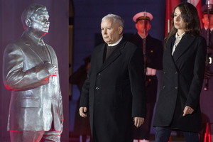 Marta Kaczyńska i Jarosław Kaczyński na odsłonięciu pomnika Lecha Kaczyńskiego