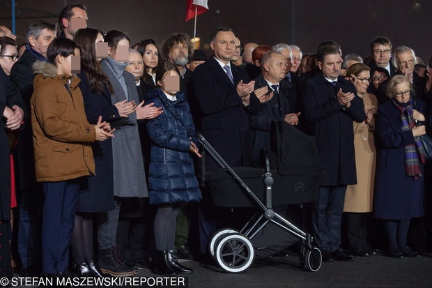 Ods?oni?cie pomnika Lecha Kaczy?skiego w Warszawie