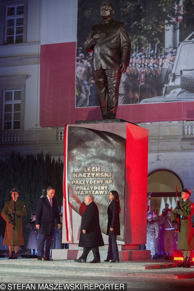 Ods?oni?cie pomnika Lecha Kaczy?skiego w Warszawie