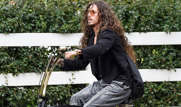 Michał Szpak na spotkaniu w restauracji