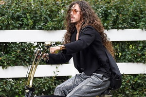 Michał Szpak na spotkaniu w restauracji