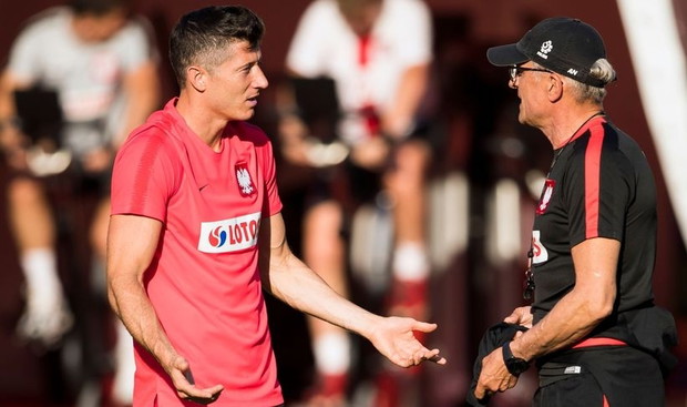 Robert Lewandowski i Adam Nawałka na treningu kadry przed meczem z Kolumbią