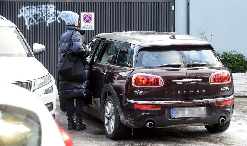 Która gwiazda parkuje na zakazie?