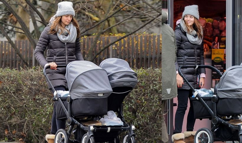 Paulina Krupińska z dziećmi na spacerze