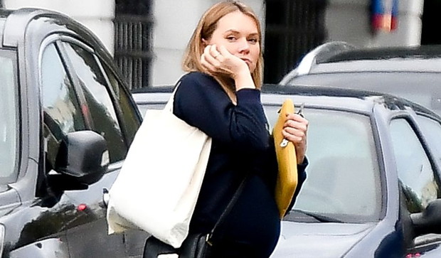 Magdalena Lamparska z dużym ciążowym brzuszkiem