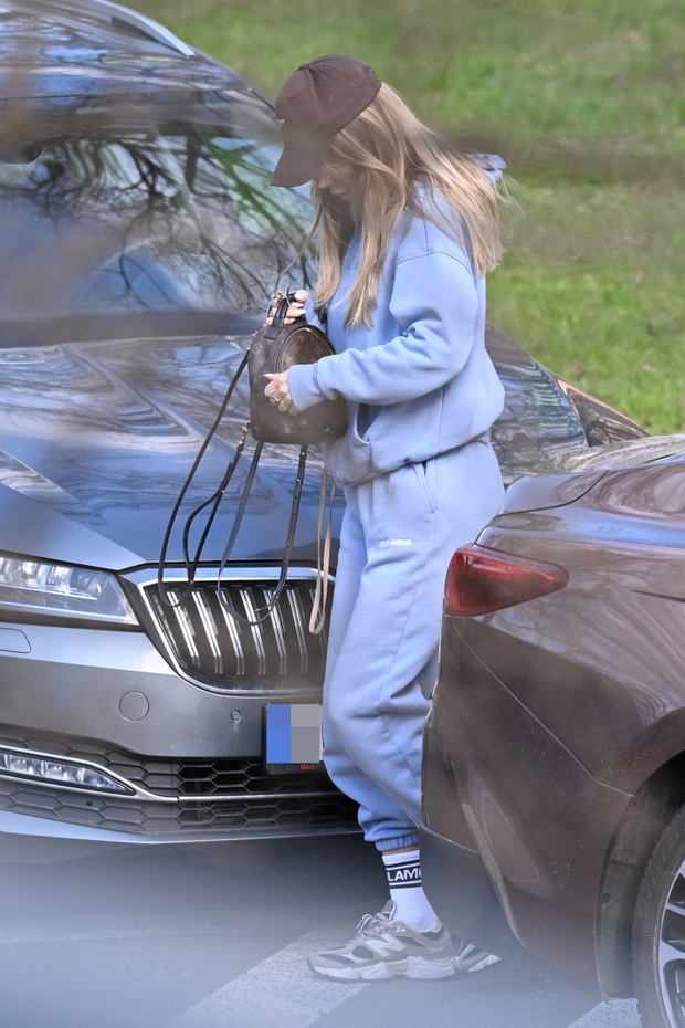 Zamyślona Doda bez makijażu. Wszystko uchwycili paparazzi