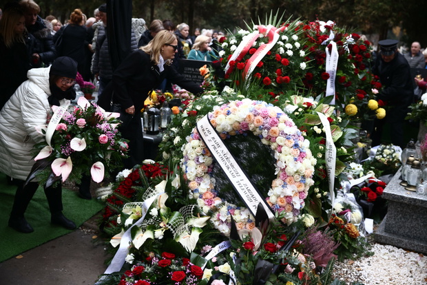 Pogrzeb Elżbiety Zającówny. Żegnały ją gwiazdy i tłumy