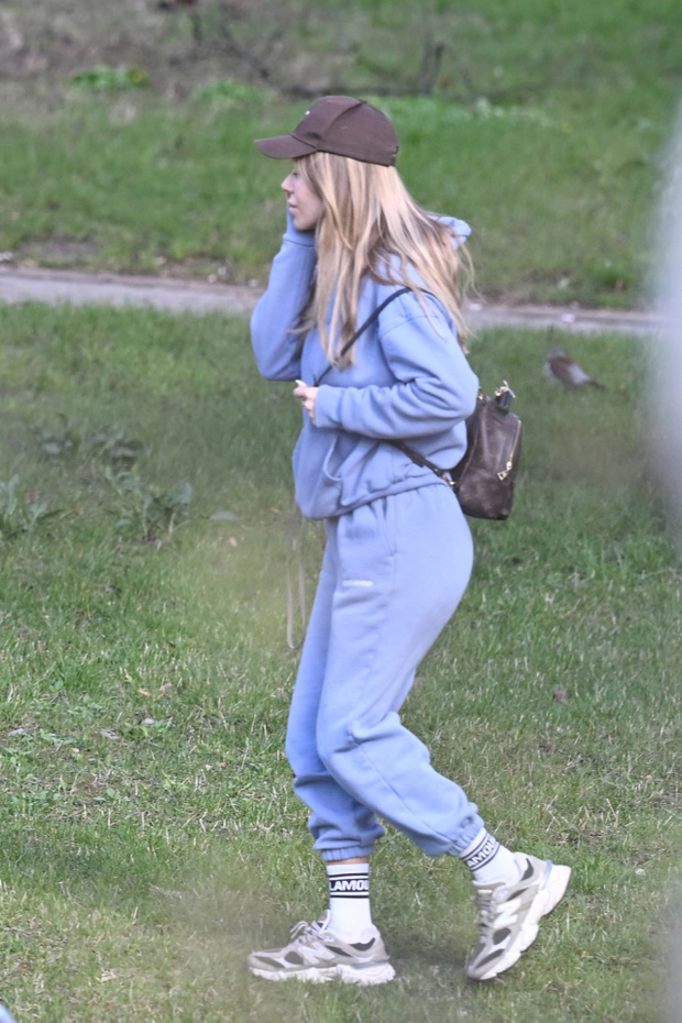 Zamyślona Doda bez makijażu. Wszystko uchwycili paparazzi