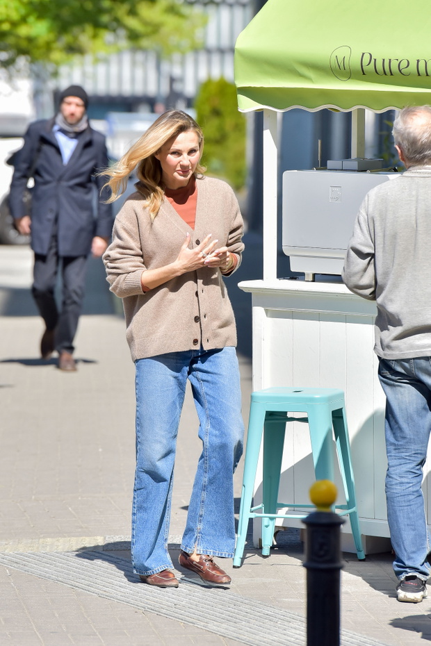 Małgorzata Socha żadnej pracy się nie boi. Aktorka przyłapana przez paparazzi