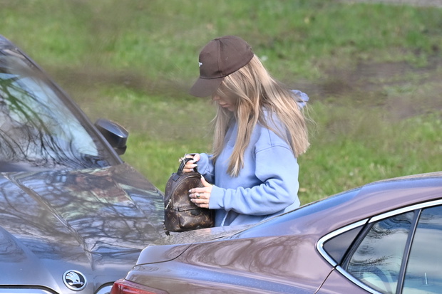 Zamyślona Doda bez makijażu. Wszystko uchwycili paparazzi